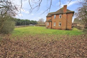Side elevation- click for photo gallery